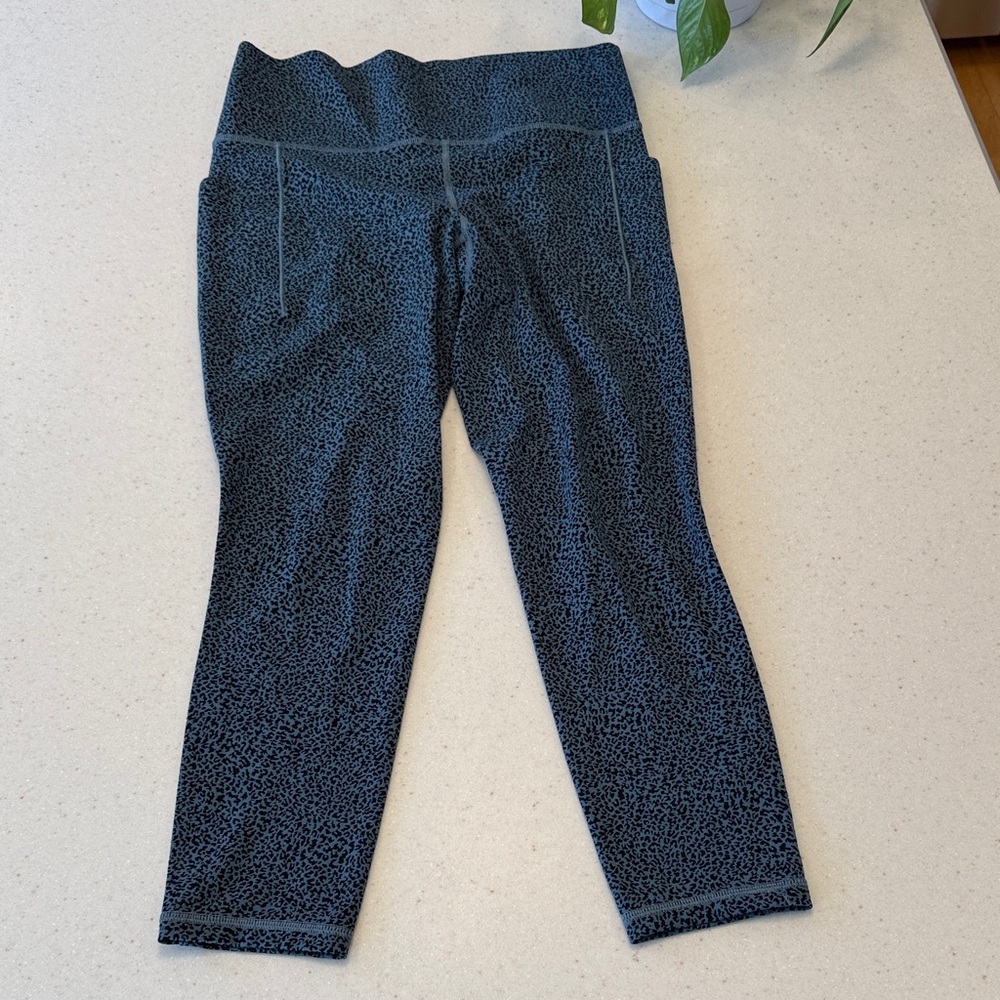 Athleta Stash Salutation Tight - Picture 2 of 8
